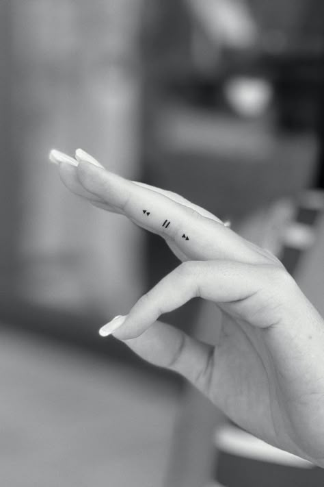 Small Cute Finger Tattoos For Women, Inspirational Finger Tattoos, Finger Tattoo Meaning, Minimal Finger Tattoos For Women, Finger Tattoos Feminine, Dainty Unique Tattoos, Tattoo Finger Woman, Finger Tattoo With Meaning, Multiple Finger Tattoos