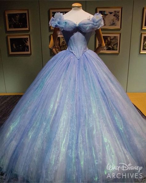 Baby Blue Wedding Dresses, Disney Princess Gowns, Disney Archives, Light Blue Quinceanera Dresses, Quinceanera Themes Dresses, Dress Quinceanera, Dreamy Gowns, Soiree Dresses, Quinceanera Dresses Blue