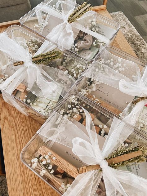 Bridal Party Gift Box Ideas, Brides Maids Gift Box Ideas, Bridesmaid Box With Ribbon, Bridal Party Bags Ideas, Non Bridesmaid Proposal, Acrylic Bridesmaid Boxes, Bridesmaid Box Inspiration, Clear Box Bridesmaid Proposal, Gift Box Wedding Ideas