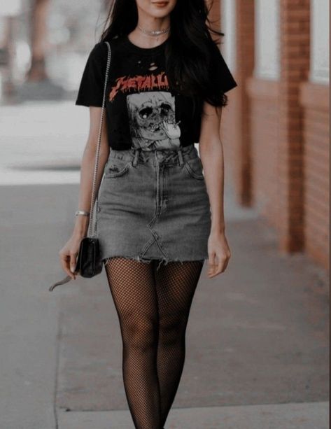 Grunge Fall Outfits, Fall Grunge, Look Grunge, Denim Skirt Outfits, Alt Outfits, Vintage Band Tees, Rock Outfits, New Rock, Causual Outfits