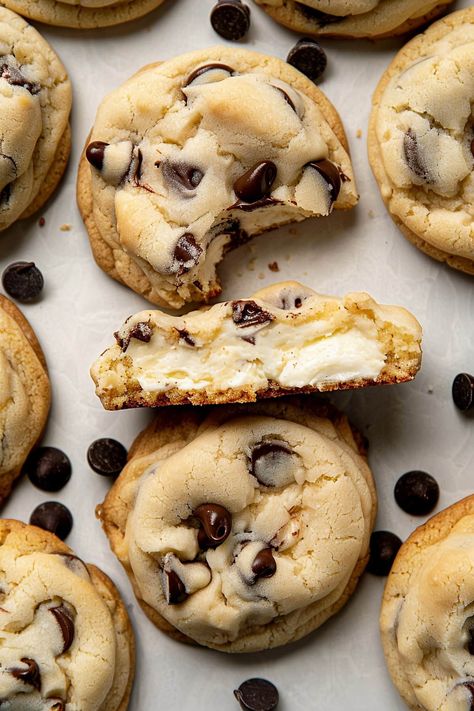 Chocolate Chip Cookies Cream Cheese, Hazelnut Chocolate, Chocolate Chip Cheesecake, Filled Cookies, Cheesecake Filling, Cheesecake Cookies, Gourmet Cookies, Baked Dessert Recipes, Cookie Desserts