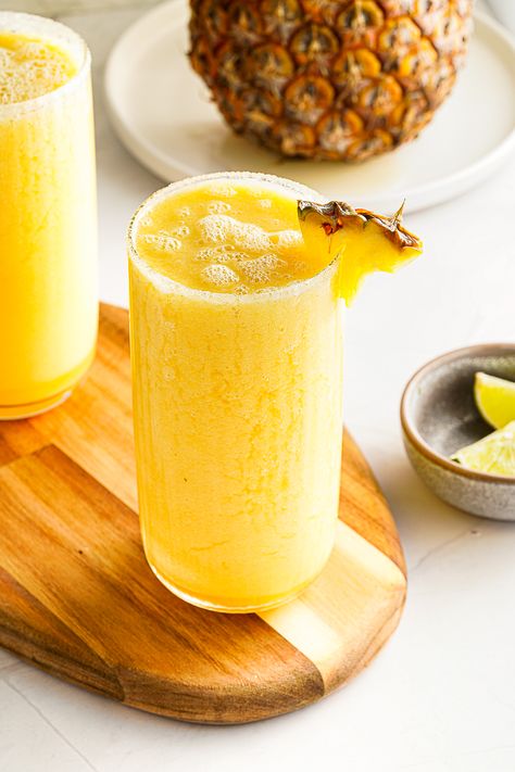 This mango pineapple smoothie combines frozen pineapple, and mango, adds a splash of coconut water and lime juice, and blends it together for the perfect refreshing drink! Pineapple Aesthetic, Breakfast Parfait, Mango Pineapple Smoothie, What Is Healthy Food, Mango Pineapple, Parfait Recipes, Coconut Smoothie, Pineapple Smoothie, Mango Juice