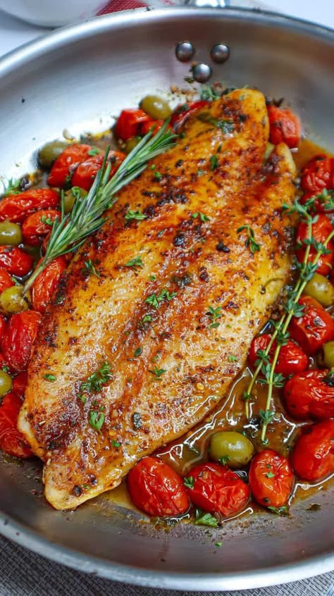 Baked Fish with Cherry Tomatoes and Olives Mediterranean Baked Fish, Fish Fillet Recipe, Plats Healthy, Fish Dinner Recipes, Easy Mediterranean Diet Recipes, One Pot Dinners, Fish Recipes Healthy, Fish Dinner, Baked Fish