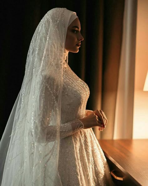 Wedding Outfits With Hijab, Wedding Dresses Arab, Arabic Wedding Dress, Outfits With Hijab, Islamic Wedding Dress, Wedding Hijab Styles, Bridal Hijab Styles, Muslim Wedding Gown, Arabic Wedding Dresses