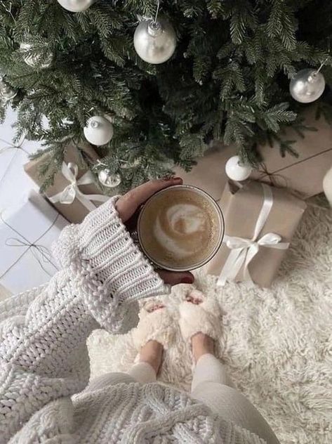 Christmas Dreaming, Cosy Christmas, Winter Mood, Winter Inspo, Christmas Feeling, Christmas Inspo, Christmas Wonderland, Christmas Photoshoot, Winter Vibes