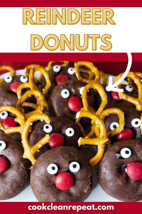 These reindeer donuts are such a fun way to make a Christmas twist on a chocolate donut! Get everyone involved with creating this dessert. Christmas Snack For Kids, Christmas Cake Roll, Christmas Breakfasts, Holiday Dessert Recipes Easy, Donuts Homemade, Reindeer Party, Christmas Baking Cookies, Christmas Donuts, Hand Pie Recipes