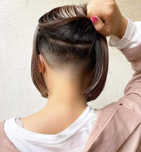 Undercut Bob for Thick Hair Blonde Hair Undercut, Undercut Ponytail, Undercut Hairstyles Women, Undercut Long Hair, Messy Bob Hairstyles, Undercut Women, Cute Ponytails, Nape Undercut, Shaved Nape