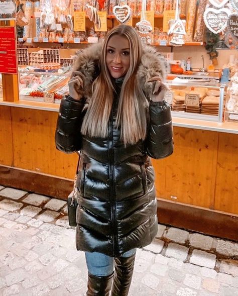 Moncler Jacket Women, Fur Jacket Women, Hooded Winter Coat, Fur Hood Coat, Winter Attire, Puffy Coat, Moncler Jacket, Black Down, Leather Jacket Outfits