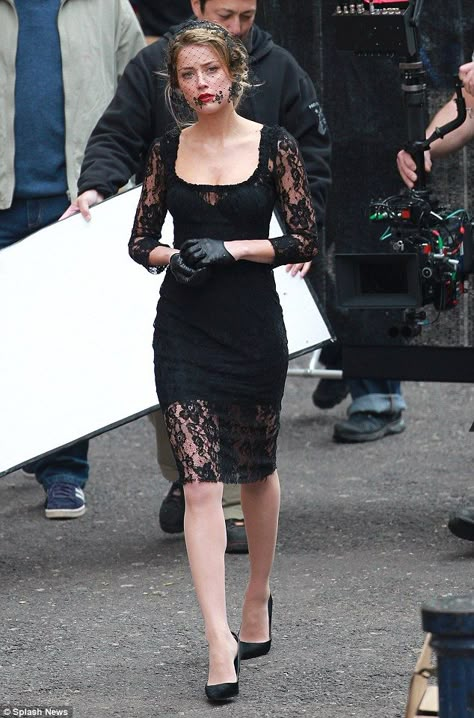 Amber Heard on the set of London Fields on Sunday Amber Heard Black Dress, Heels Dress Outfits, Black Lace Dress Aesthetic, Lace Dress Aesthetic, Black Lace Dress Outfit, Black Lace Outfit, Lacy Black Dress, Amber Heard Style, Black Dress Lace