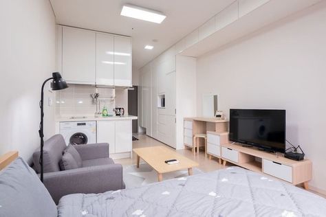 Korean Apartment Interior, Korean Bedroom, Korean Apartment, Reka Bentuk Bilik Tidur, Apartemen Studio, Japanese Apartment, Tiny Studio Apartments, Studio Apartment Living, Condo Interior Design