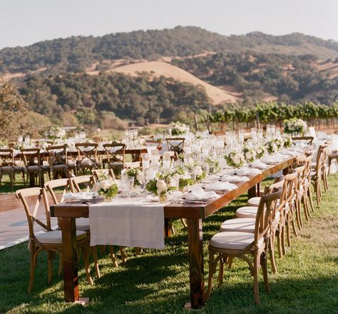 Vineyard Reception, Vineyard Wedding Reception, Popular Wedding Themes, Wedding Vineyard, Folk Wedding, Tables Wedding, Rustic Outdoor Wedding, Wine Country Wedding, Wedding Inside