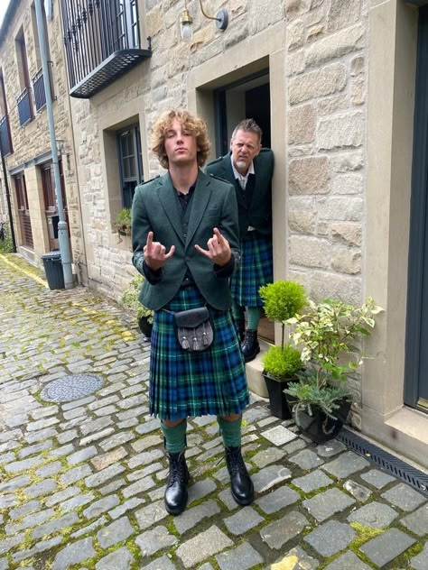 Scottish Kilts Men, Ginger Wedding, Kilt Men, Hot Scottish Men, Irish Kilt, Scottish Men, Scotland Men, Scotland Fashion, Fluid Fashion