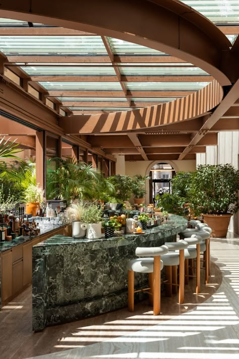 Marble bar with bar stools surrounded by pot plants and shaded by pergola-style ceiling. Rome Hotels, Six Senses, Rooftop Restaurant, Casa Exterior, Bar Interior, Luxury Suite, Hotel Boutique, Pool Bar, Hotel Bar