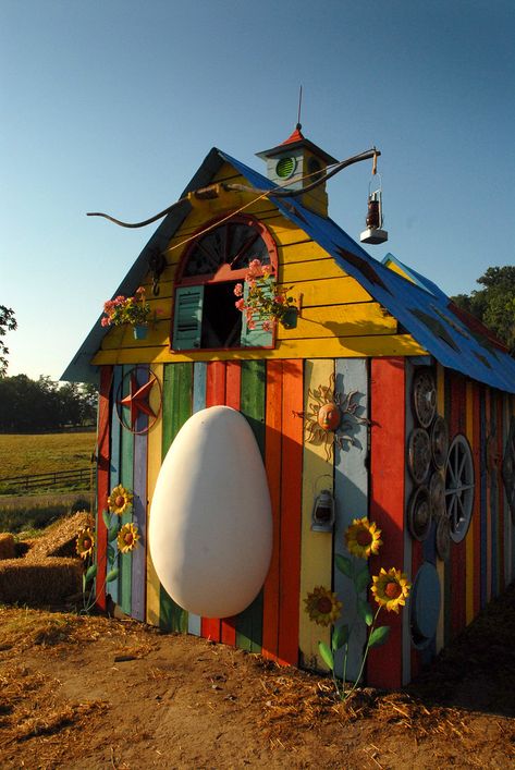 Painted Chicken Coop, Painted Chicken, Hannah Montana The Movie, Cute Chicken Coops, Chicken Coup, Coop Design, Chicken Painting, Coop Plans, Shed Kits