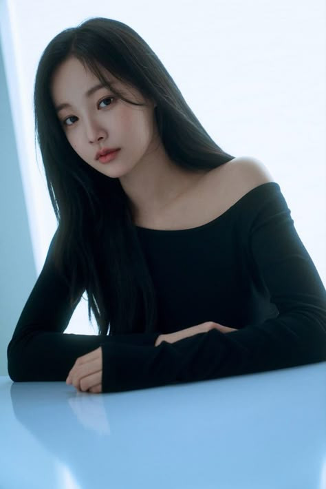 Yeonwoo Gif, Yeonwoo Instagram, Ahin Momoland Photoshoot, Yeon Woo Momoland, Momoland Yeonwoo, Yeon Woo, Girly Attitude Quotes, Kpop Group, Stay Young