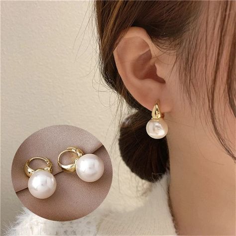 Bridal Dangle Earrings, Wedding Jewelry Simple, High Fashion Jewelry, Pearls Earrings, Korean Jewelry, Fancy Blouse, Wedding Accessories Jewelry, Fancy Blouse Designs, Pearl Hoop Earrings