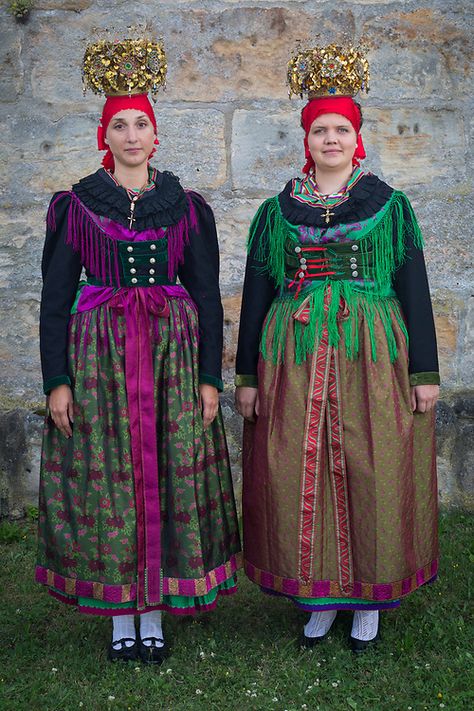 German Headdress, German Traditional Clothing, German Folk, Traditional Beauty, Folk Dress, Winter's Tale, Folk Dresses, Central Europe, July 28