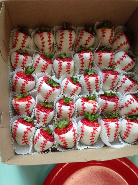 Baseball Theme Candy Table, Baseball Kabobs, Baseball Party Treats, Baseball Theme Desserts, Baseball Themed Desserts, Baseball Theme Snacks, Baseball Candy Table Ideas, Baseball Fruit Tray, Softball Desserts