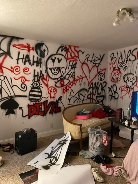 Grafiti Bedrooms Aesthetic, Spray Paint Bedroom Wall Grunge, Grafiti Walls Bedrooms, Room Inspo Graffiti, Graffiti Room Ideas Bedrooms Street Art, Grafitti Bedroom Ideas, Spray Painted Bedroom Wall, Graffiti On Bedroom Wall, Bedroom Wall Graffiti Ideas