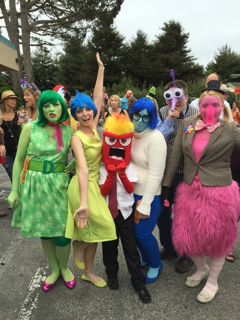 Homemade Inside Out costumes!! Inside Out Float Ideas, Pixar Costume, Joy Costume, Halloween Trivia, Inside Out Costume, Best Group Halloween Costumes, Hoco Ideas, Halloween Costumes For Work, Teacher Halloween Costumes