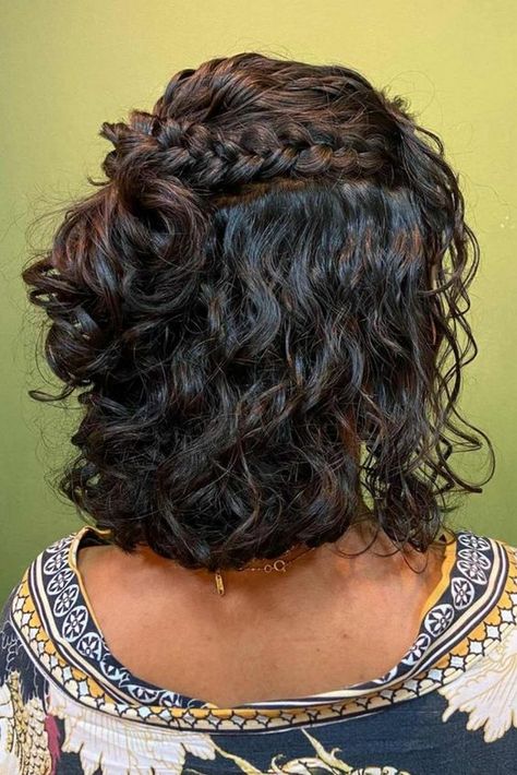 Braided Crown Short Hair, Short Curly Prom Hair, Short Curly Hair Half Up Half Down, Short Hairstyle Women For Prom, Crown Hairstyles Braided, Short Curly Formal Hairstyles, Short Curly Half Up Half Down, Short Curly Wedding Hair, Braided Half Up Half Down