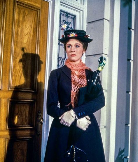 Mary Poppins Photoshoot, Mary Poppins Julie Andrews, Mary Poppins Costume Women, Mary Poppins Cosplay, Marry Poppins Outfits, Mary Poppins Aesthetic, Mary Poppins Kostüm, Mary Poppins Characters, Mary Poppins Halloween