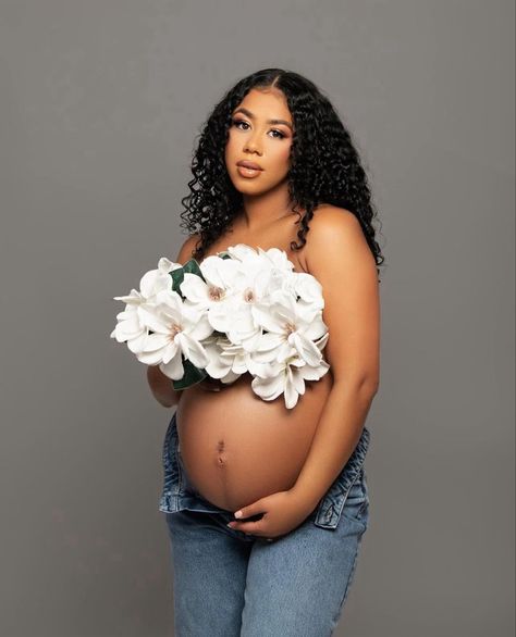 Maternity Shoot Hairstyles Medium, Maternity Photo Shoot Makeup, Maternity Shoot Hairstyles, Maternity Shoot With Kids, Maternity Makeup, Photo Shoot Makeup, Shoot Makeup, African American Hair, Beautiful Photoshoot Ideas