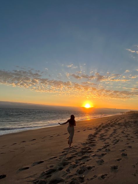 Going To The Beach Aesthetic, Going On A Walk Aesthetic, Going For A Walk Aesthetic, Beach Walk Aesthetic, Idle Town, Hawaii Pics, Main Character Moment, Cabo Wabo, Life On The Beach