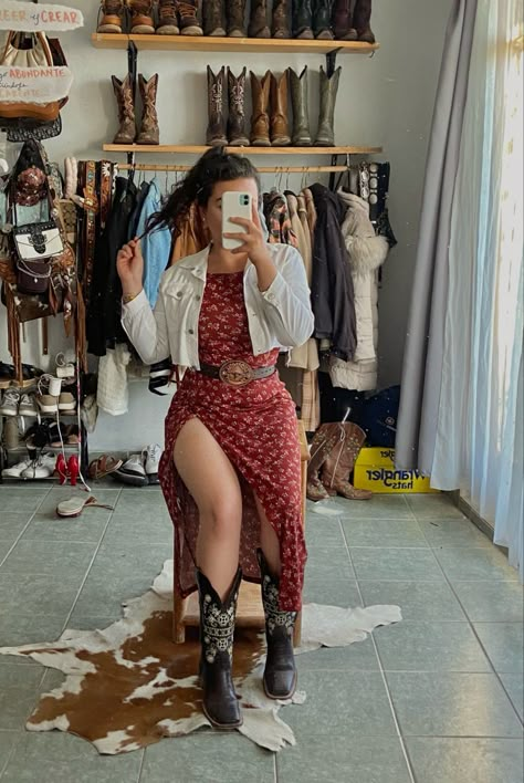 Outfit vaquero botas vaqueras vestido western Curvy Cowgirl Outfits Summer, Dresses With Cowboy Boots Plus Size, Country Glam Outfit Plus Size, Rodeo Plus Size Outfit, Fancy Plus Size Outfits, Plus Size Cowgirl Outfits Party, Mexican Outfit Ideas Women, Nashville Outfits Curvy, Midsize Cowgirl Outfit