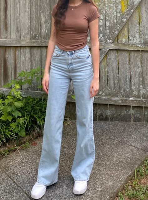 Jeans And Fitted T Shirt Outfit, Modest Summer Jeans Outfit, Jeans And T Shirt Outfit Aesthetic, Blue Straight Fit Jeans Outfit, Dark Purple T Shirt Outfit, Wide Leg Blue Jeans Outfit Summer, Wide Leg Jeans Outfit School, Wide Leg Jeans And Tshirt, Blue Jeans And Tshirt Outfit