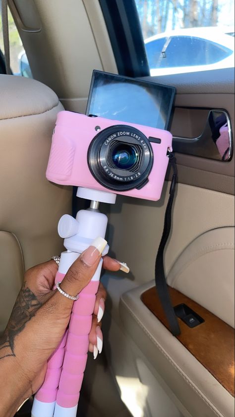 Pink Content Creator, Youtube Equipment Aesthetic, Pink Youtube Camera, Female Youtuber Aesthetic, Good Cameras For Youtube, Cheap Vlogging Camera, Pink Vlogging Camera, Youtube Camera Aesthetic, Vlogging Camera Aesthetic