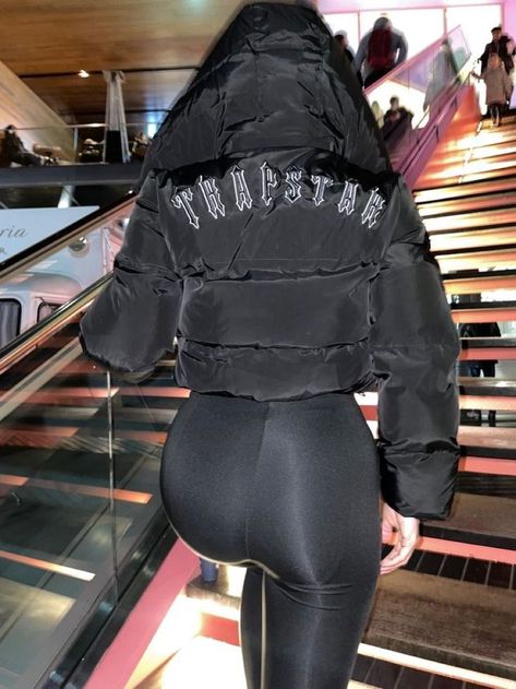 Roadman Girl, London Drip, Tracksuit Outfit Women, Moncler Jacket Women, Chris Brown Outfits, Uk Drip, Drippy Outfit, Ab Workout Men, Uk Style