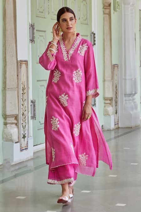 Buy Fuchsia Cotton Chanderi Embroidered Floral V Neck Kurta And Palazzo Set For Women by Charu Makkar Online at Aza Fashions. Chanderi Kurta Designs, Navratri Outfits, V Neck Kurta, Suits For Women Indian, Kurta And Palazzo, A Line Kurti, Latest Dress Design, Simple Kurta Designs, Neck Designs For Suits