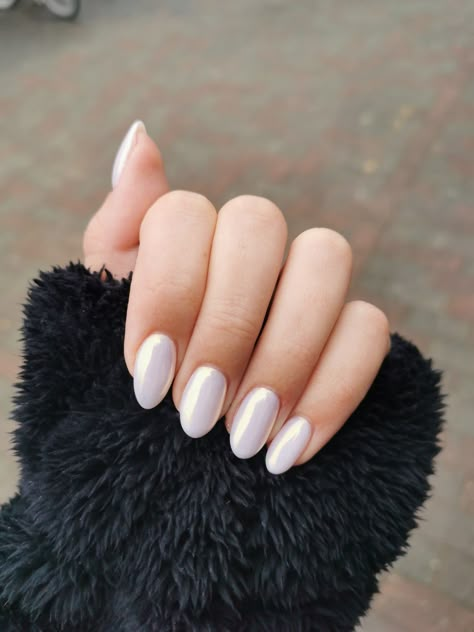 Donut glaze nails Pearly White Oval Nails, Pearl Shiny Nails, Oval Nails Glazed, White Nails Glazed, Pearly Oval Nails, Glazed Donut Nails Oval, Bridal Nails Glazed Donut, Shiny White Nails Acrylic, Bride Nails Bachelorette