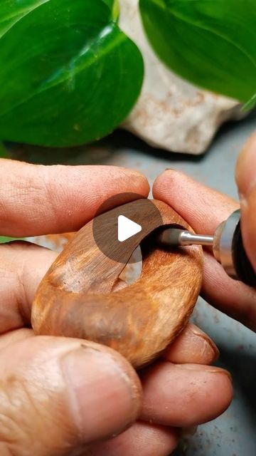 Carving Rocks With Dremel, Wood Pendant Necklace, Dremmel Art Projects, Dremel Crafts Beginner, Wooden Jewelry Handmade, Things To Do With A Dremel, Dremel Werkzeugprojekte, Sculpture Dremel, Dremel Art