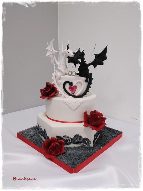 Dragons wedding by Blacksun - http://cakesdecor.com/cakes/293051-dragons-wedding Dragon Wedding Cake, Gothic Wedding Cake, Gothic Cake, Dragon Cakes, Dragon Wedding, Amazing Wedding Cakes, Crazy Cakes, Elegant Wedding Cakes, Train Your Dragon