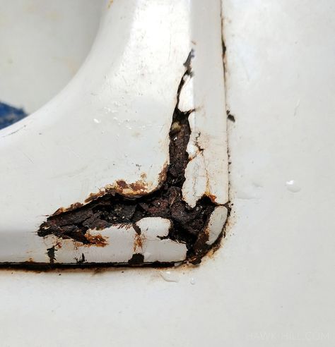 DIY rusty sink repair and patch Fabric Softener Homemade, Vintage Cast Iron Sink, Tub Refinishing, Vintage Farmhouse Sink, Old Bathtub, Sink Repair, Cast Iron Sink, Vintage Sink, Old Sink