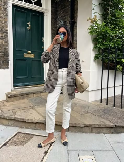 White Blazer Work Outfit, Fashion Outfits 2024 Trends Summer, Smart Casual Winter Outfits Women, Summer Professional Outfit, Cute Blazer Outfits, Summer Work Outfits Office, Mama Outfits, Look Working Girl, Simple Work Outfits