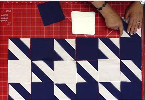 Houndstooth Quilt, Quilt Pattern Free, Two Color Quilts, Quilt Modernen, Quilting Videos, Paper Piecing Quilts, Quilting For Beginners, Quilting Techniques, Free Quilting