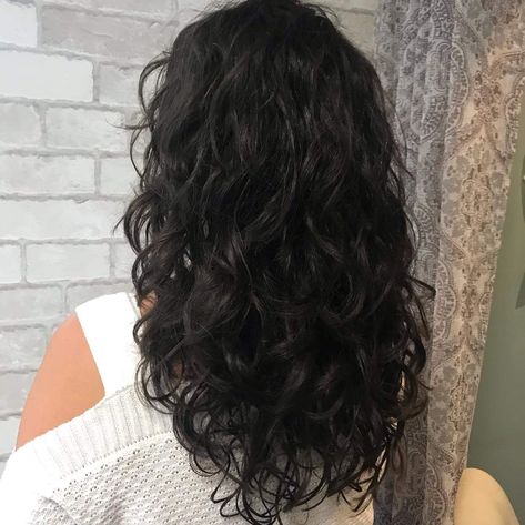 2c Curly Haircuts Medium, Defined Layered Haircut, Long Brown Hair With Layers Curly, Curly Wavy Hair Layers Medium, Black Curly Hair Layers, Dark Permed Hair, Wavy Hair Perm Women, Long Brown Curly Hair With Layers, Wavy Curl Haircut