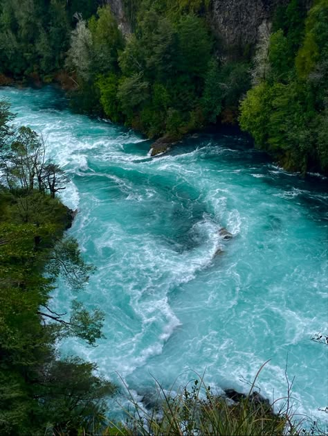 Light Blue And Light Green Aesthetic, Element Aesthetic Water, Virgin River Wallpaper Aesthetic, Blue And Hazel Aesthetic, Blue River Aesthetic, Teal Water Aesthetic, River Mood Board, Aesthetic Turquoise Wallpaper, Turquoise Green Aesthetic