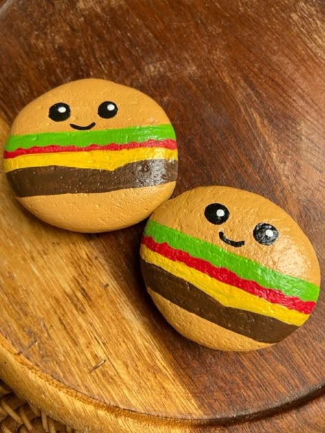 Paint Rock Ideas Easy, Painting On A Rock, Cute Painting Rocks Ideas, Painting Ideas For 3 People, Draw On Rocks Ideas, Easy Paint Rocks Ideas, Creative Rock Painting, Painted Rocks Kids Food, Rocks To Paint Ideas