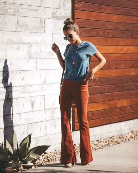 Suede Bell Bottoms Outfit, Kick Flare Corduroy Pants, Brown Corduroy Bell Bottoms Outfit, Copper Corduroy Pants Outfit, Casual Corduroy Pants Outfit, Bell Bottom Corduroy Pants, Bell Bottom Corduroy Outfit, Women’s Corduroy Pants Outfit, Brown Bellbottom Pants Outfits