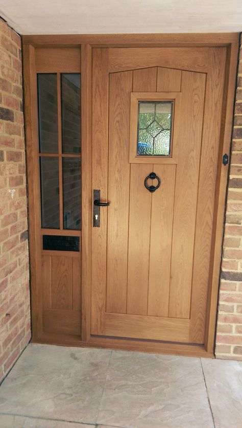 Front Doors Uk, Wooden Front Door, Cottage Front Doors, Front Door Inspiration, Front Door Steps, Oak Front Door, Cottage Door, Porch Doors, Garage Door Design