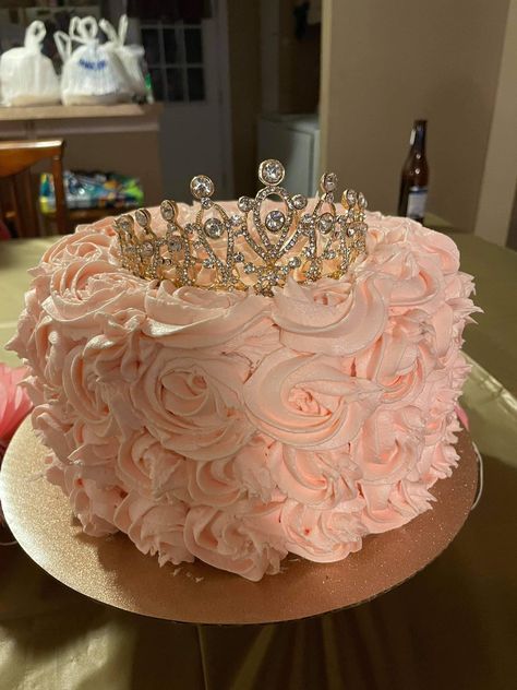 Birthday Cake With Tiara, Fourteenth Birthday Cake, Cake Ideas Princess, Sweet 16 Bday Outfits, Pink Bday Cake Simple, Birthday Cake For 15, 14tg Birthday Cake, Publix Cakes Birthday, Birthday Cakes For Sweet 16