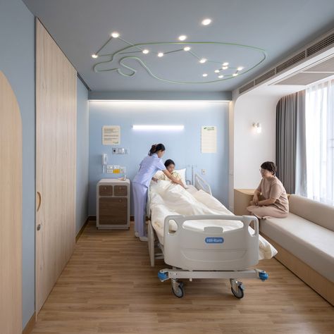 Integrated Field decorates children's hospital with slides and a pool Hospital Room Aesthetic, Aesthetic Kids, Healthcare Interior Design, Hospital Architecture, Children Hospital, Hospital Interior, Four Rooms, Hospital Room, Hospital Interior Design