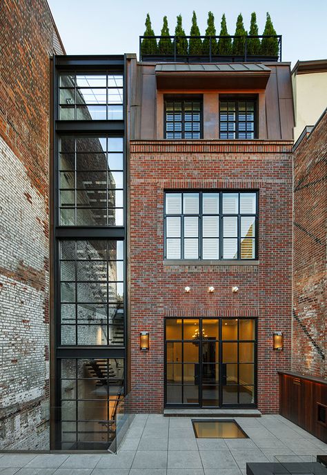 Chestnut Street Townhouse by Hacin + Associates | Residential Design Urban Industrial Decor, Street Townhouse, Townhouse Designs, Brick Walls, Brick Building, Design Exterior, Facade Design, Villa Design, Residential Design