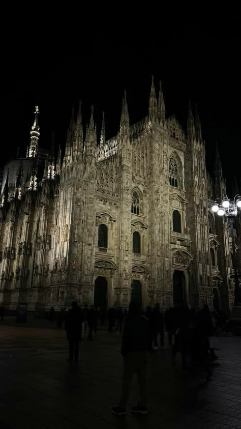 Milan Duomo Aesthetic, Milan Cathedral Aesthetic, Milan At Night, Milan Aesthetic Night, Milano At Night, Opiumcore Wallpaper, Milano Wallpaper, Milano Cathedral, Dark Academia Widget