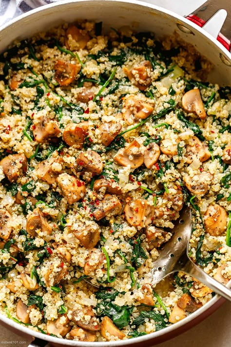 Spinach Mushroom Quinoa Recipe - #quinoa #recipe #eatwell101 - This parmesan spinach mushroom quinoa recipe is the ultimate win for vegetarian weeknight dinners! - #recipe by #eatwell101® Vegetarian Weeknight Dinners, Vegetarische Diners, Quinoa Skillet, Parmesan Spinach, Recipe Quinoa, Mushroom Quinoa, Quinoa Recipes Easy, Quinoa Recipes Healthy, Spinach Mushroom