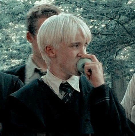 Drako Malfoy, Draco Malfoy Hot, Draco Malfoy Imagines, Draco Lucius Malfoy, Film Harry Potter, Malfoy Aesthetic, Draco Malfoy Aesthetic, Buku Harry Potter, Harry Potter Icons